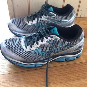 Mizuno running shoes